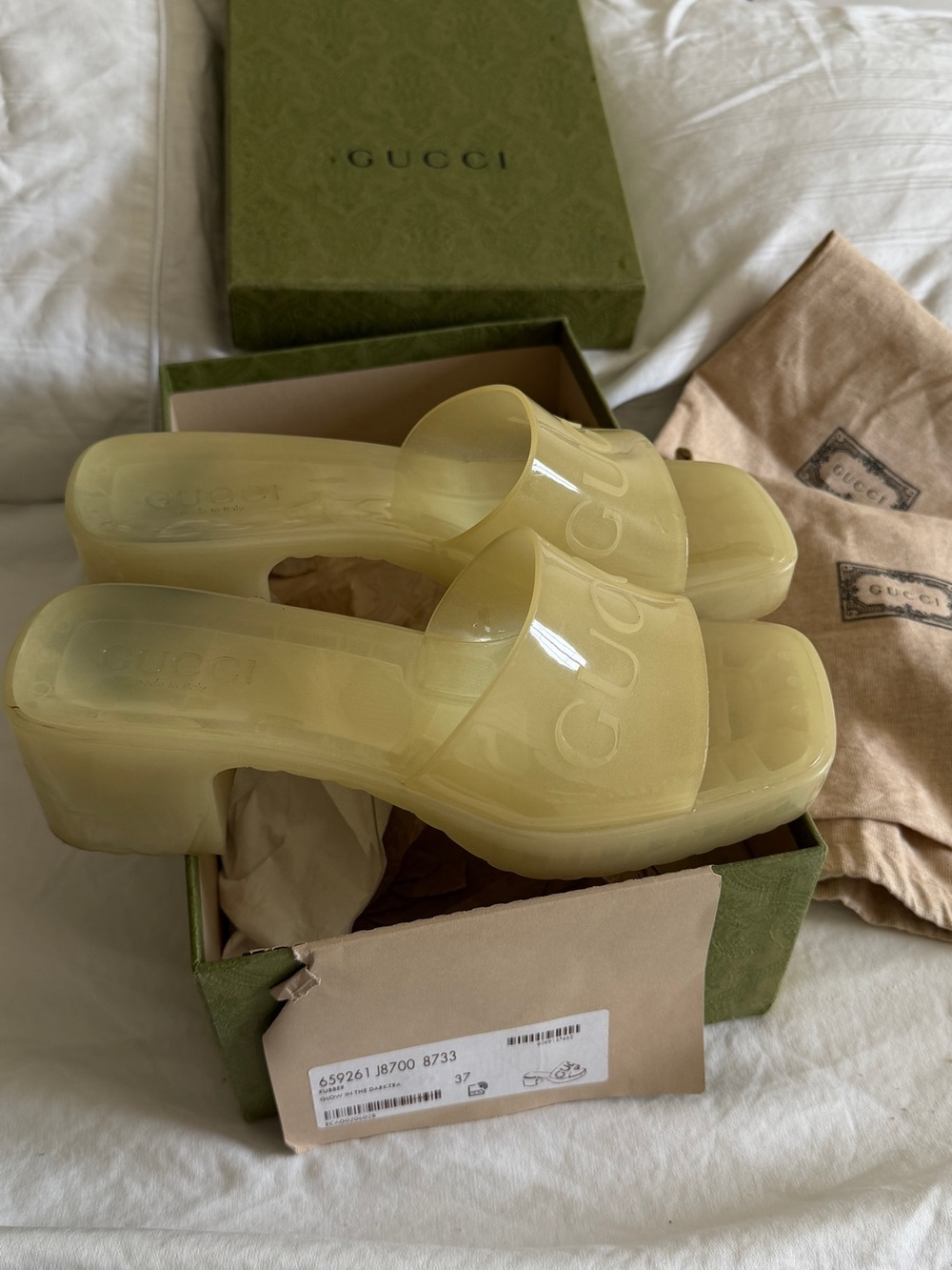 Gucci rubber Yellow Logo - Women